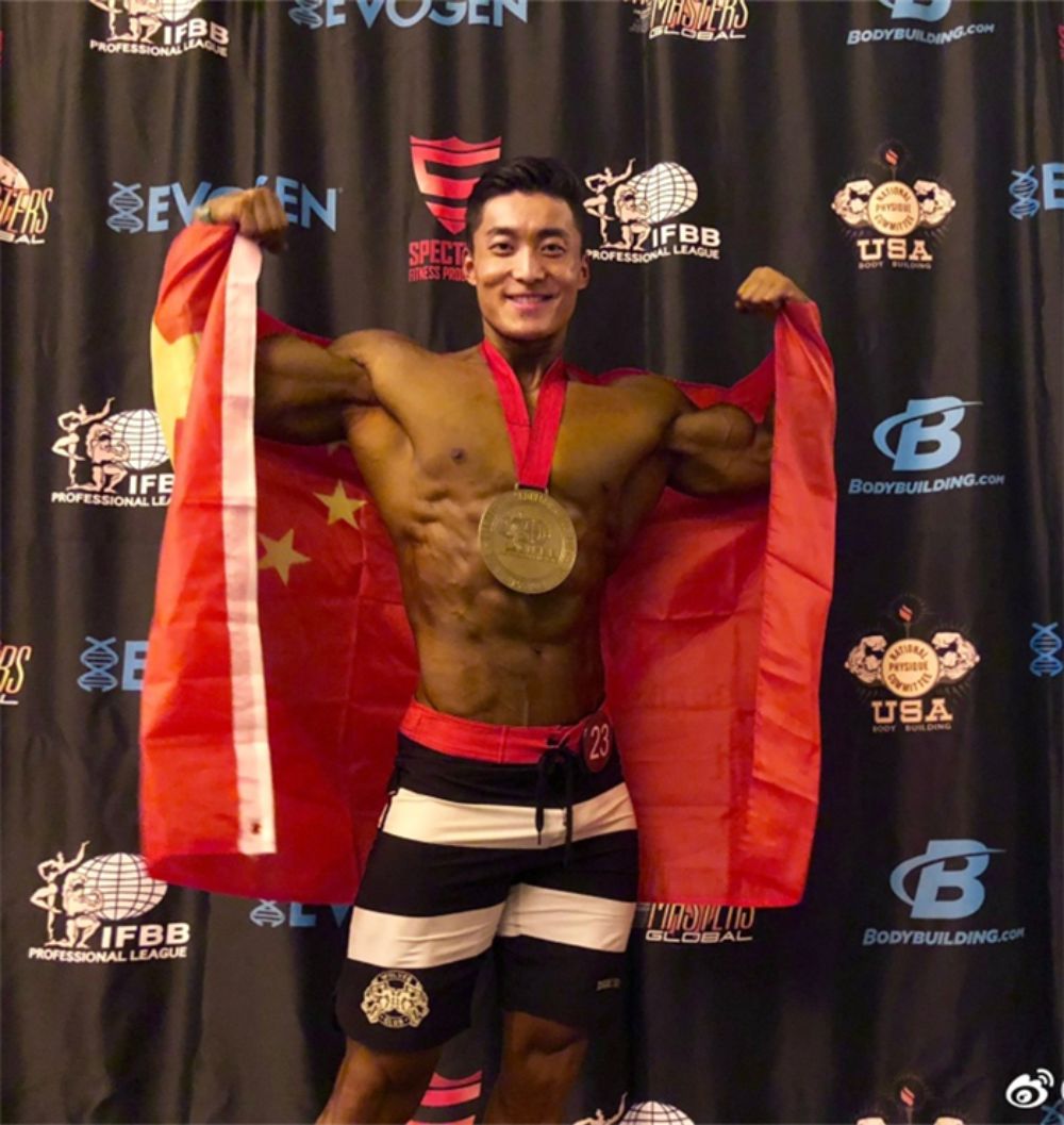 吴龙IFBB_PRO的模卡
