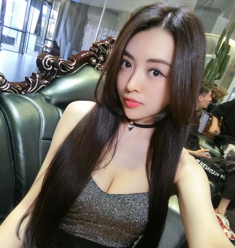 房轩雨Rainie的模卡